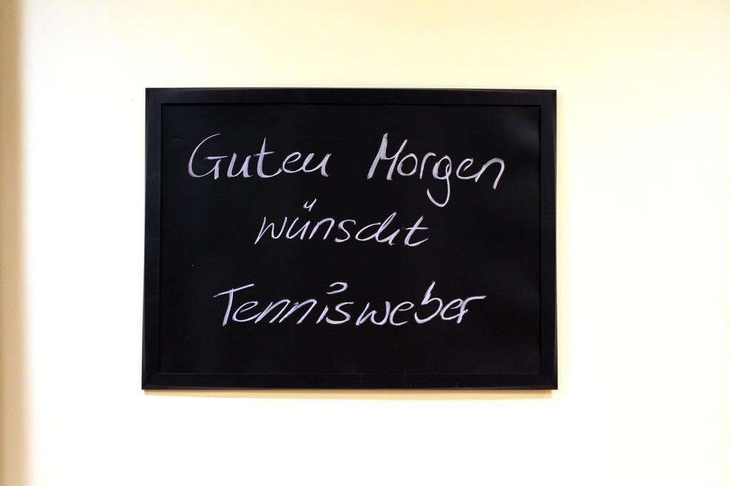 Pension Tennisweber Schwechat Room photo